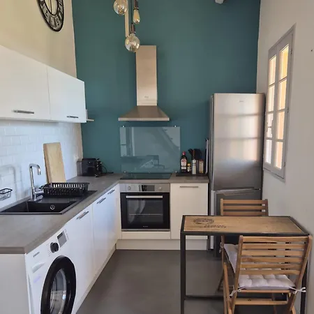 Beautiful With Balcony - Near Center شقة لا كروا فالميه