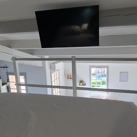Apartment Beautiful With Balcony - Near Center *